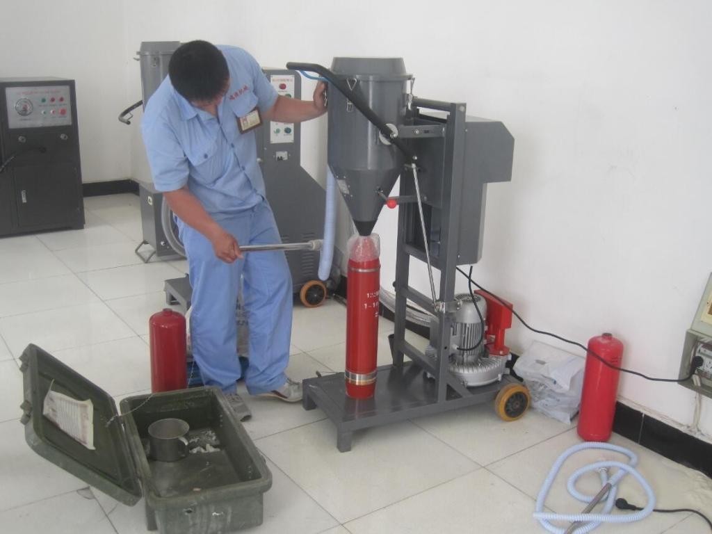 淘汰灭火器干粉灭火剂专用回收设备，定制升级新型实用